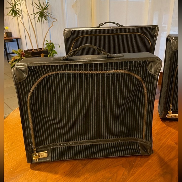 The French Company 1970s Vintage Luxury Luggage - Picture 2 of 16